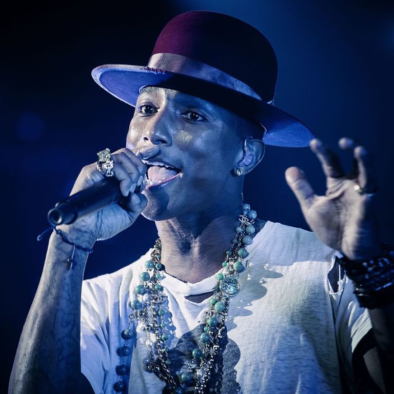 Pharell Williams singing in concert